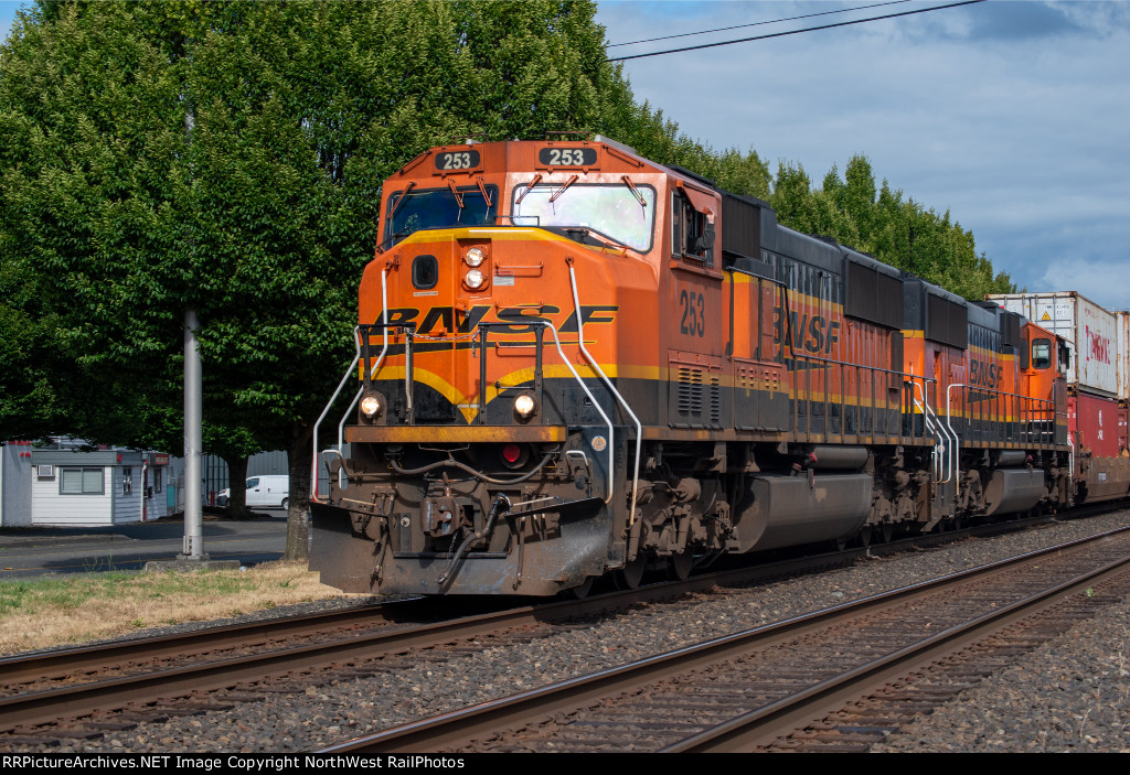 BNSF 253